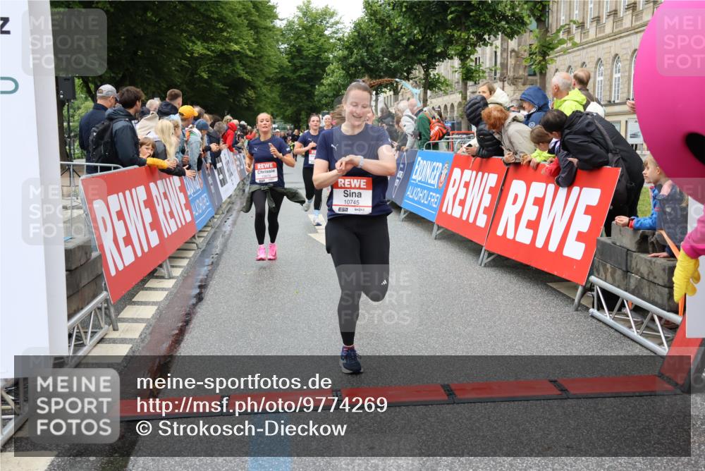 14.06.2026 - REWE Women's Run Strokosch-Dieckow http://msf.ph/oto/9774269 14.06.2026 09:55:56 Ziel 10285, 10546, 10623, 10745, 10796, 10874, 10882, 11409 meine-sportfotos.de