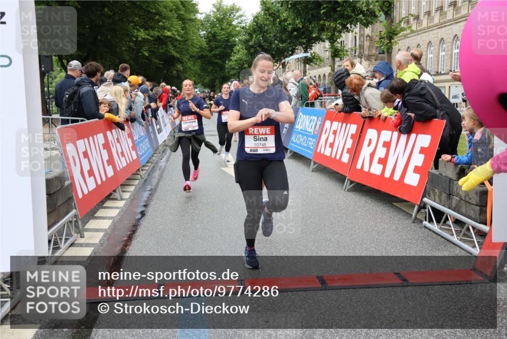 14.06.2026 - REWE Women's Run Strokosch-Dieckow http://msf.ph/oto/9774286 14.06.2026 09:55:56 Ziel 10285, 10546, 10623, 10745, 10796, 10874, 10882, 11409 meine-sportfotos.de