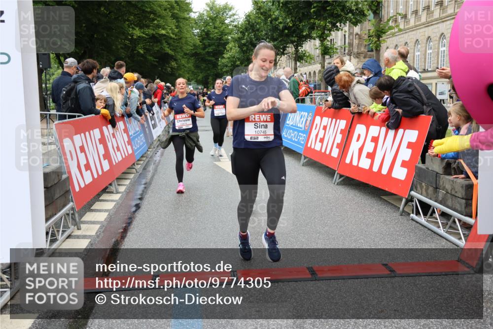 14.06.2026 - REWE Women's Run Strokosch-Dieckow http://msf.ph/oto/9774305 14.06.2026 09:55:56 Ziel 10285, 10546, 10623, 10745, 10796, 10874, 10882, 11409 meine-sportfotos.de