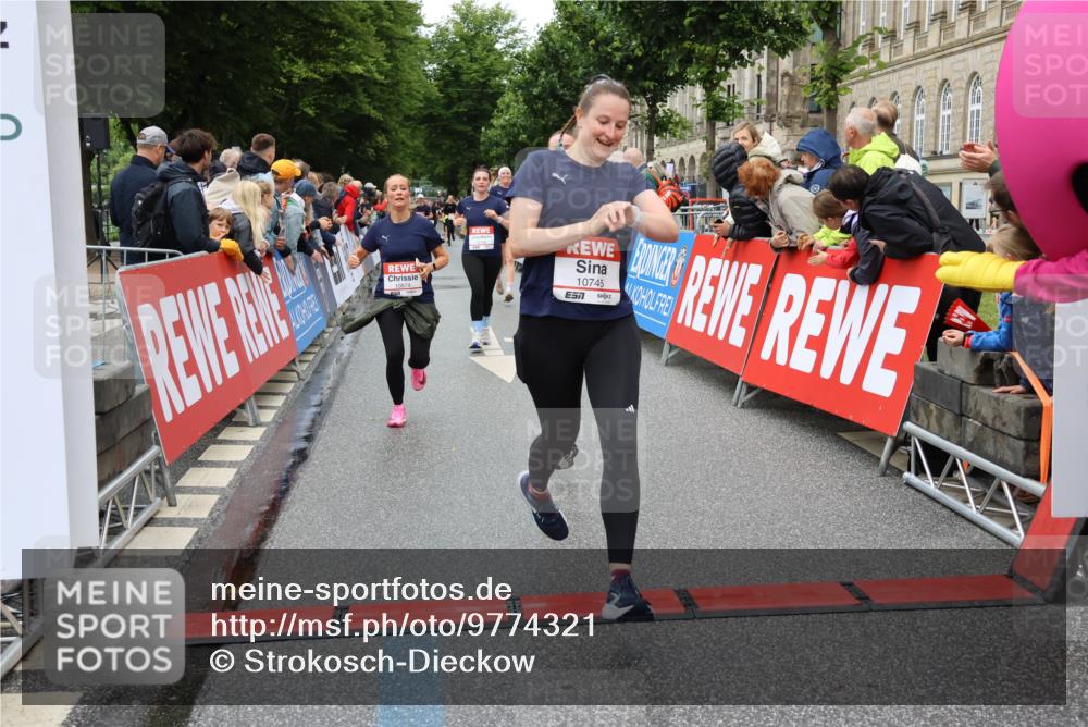 14.06.2026 - REWE Women's Run Strokosch-Dieckow http://msf.ph/oto/9774321 14.06.2026 09:55:56 Ziel 10285, 10546, 10623, 10745, 10796, 10874, 10882, 11409 meine-sportfotos.de