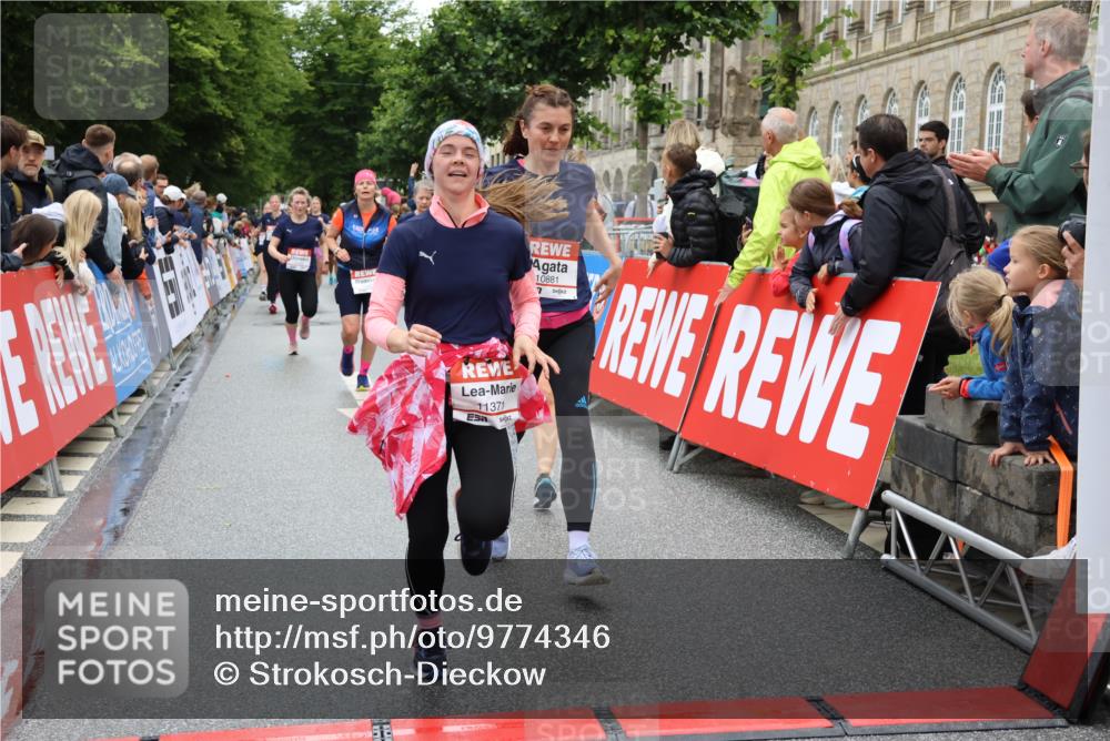 14.06.2026 - REWE Women's Run Strokosch-Dieckow http://msf.ph/oto/9774346 14.06.2026 09:59:56 Ziel 10093, 10556, 10567, 10616, 10850, 10881, 11221, 11371, 11406, 11441 meine-sportfotos.de