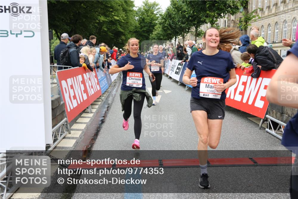 14.06.2026 - REWE Women's Run Strokosch-Dieckow http://msf.ph/oto/9774353 14.06.2026 09:55:57 Ziel 10285, 10546, 10623, 10745, 10796, 10874, 10882, 11409 meine-sportfotos.de