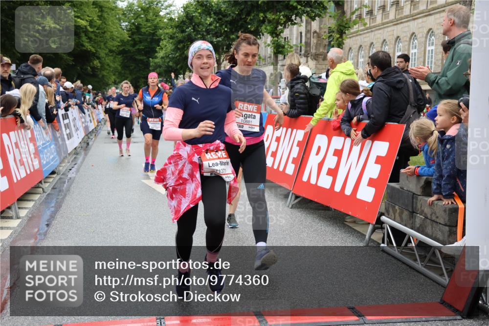 14.06.2026 - REWE Women's Run Strokosch-Dieckow http://msf.ph/oto/9774360 14.06.2026 09:59:56 Ziel 10093, 10556, 10567, 10616, 10850, 10881, 11221, 11371, 11406, 11441 meine-sportfotos.de