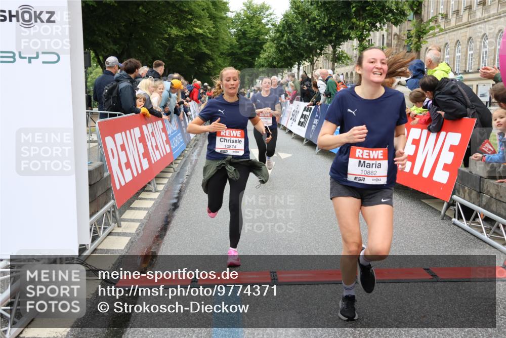 14.06.2026 - REWE Women's Run Strokosch-Dieckow http://msf.ph/oto/9774371 14.06.2026 09:55:57 Ziel 10285, 10546, 10623, 10745, 10796, 10874, 10882, 11409 meine-sportfotos.de