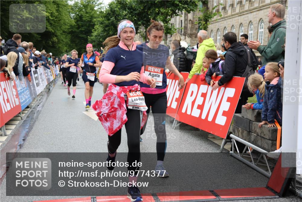 14.06.2026 - REWE Women's Run Strokosch-Dieckow http://msf.ph/oto/9774377 14.06.2026 09:59:56 Ziel 10093, 10556, 10567, 10616, 10850, 10881, 11221, 11371, 11406, 11441 meine-sportfotos.de
