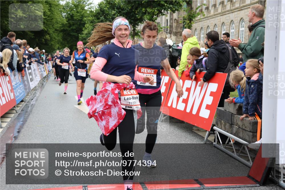 14.06.2026 - REWE Women's Run Strokosch-Dieckow http://msf.ph/oto/9774394 14.06.2026 09:59:56 Ziel 10093, 10556, 10567, 10616, 10850, 10881, 11221, 11371, 11406, 11441 meine-sportfotos.de