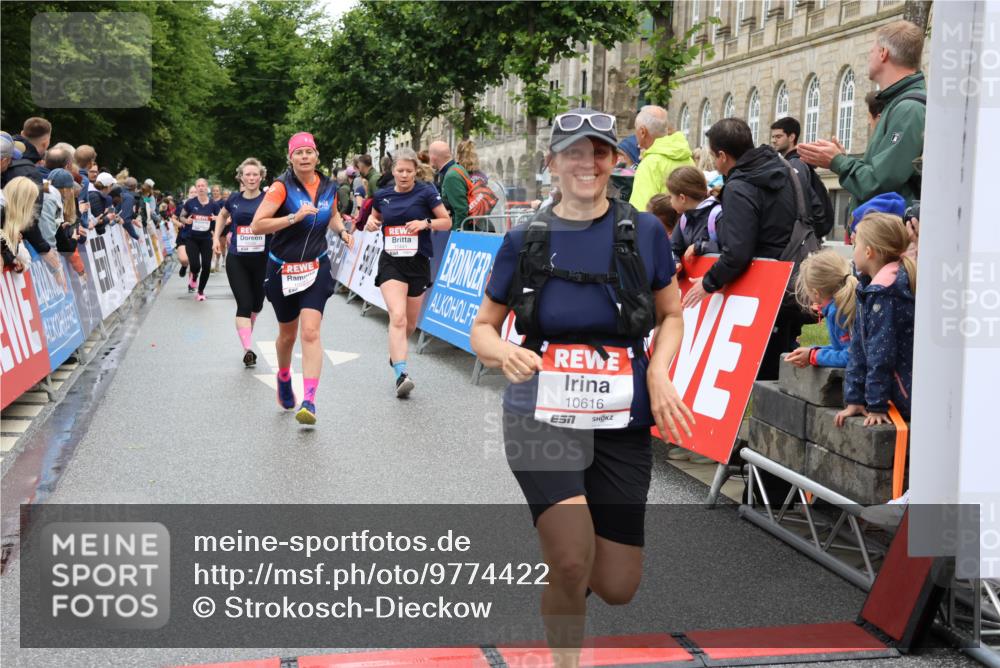 14.06.2026 - REWE Women's Run Strokosch-Dieckow http://msf.ph/oto/9774422 14.06.2026 09:59:57 Ziel 10093, 10556, 10567, 10616, 10850, 10881, 11138, 11221, 11371, 11406, 11441 meine-sportfotos.de