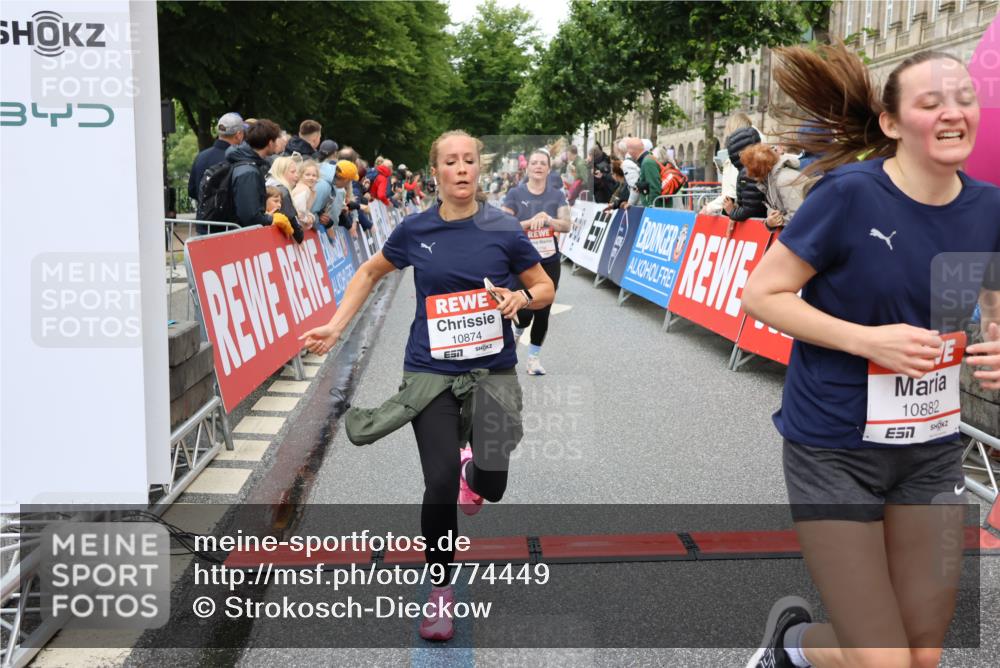 14.06.2026 - REWE Women's Run Strokosch-Dieckow http://msf.ph/oto/9774449 14.06.2026 09:55:57 Ziel 10285, 10546, 10623, 10745, 10796, 10874, 10882, 11409 meine-sportfotos.de