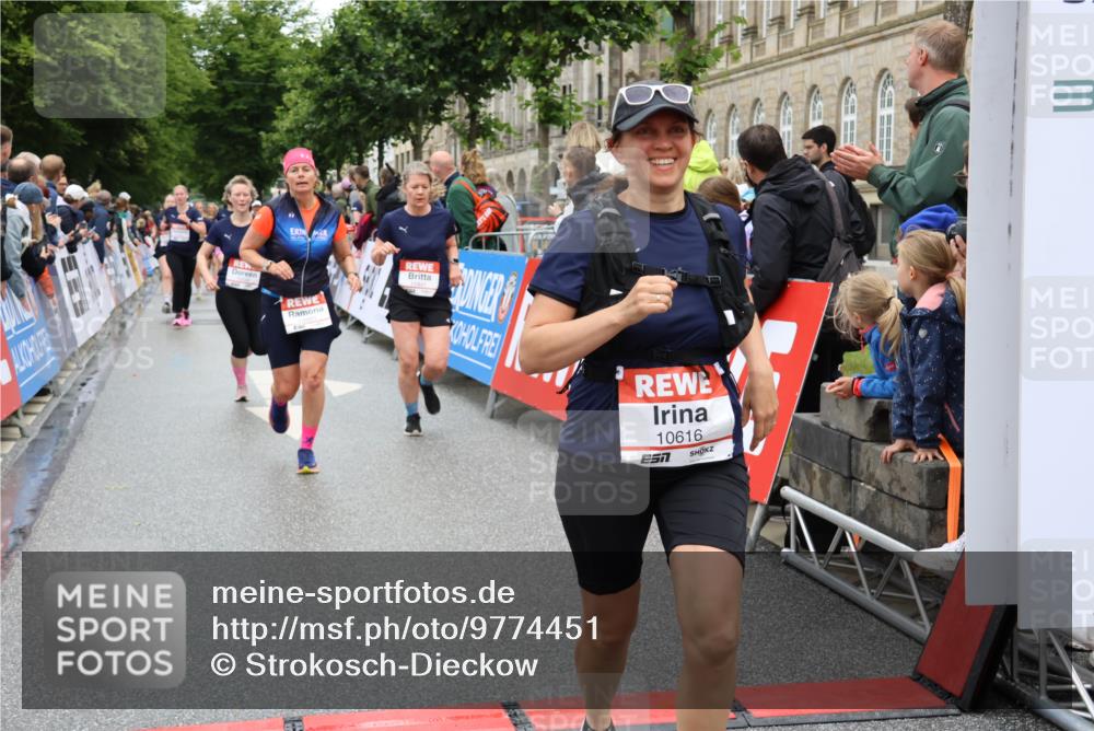 14.06.2026 - REWE Women's Run Strokosch-Dieckow http://msf.ph/oto/9774451 14.06.2026 09:59:57 Ziel 10093, 10556, 10567, 10616, 10850, 10881, 11138, 11221, 11371, 11406, 11441 meine-sportfotos.de