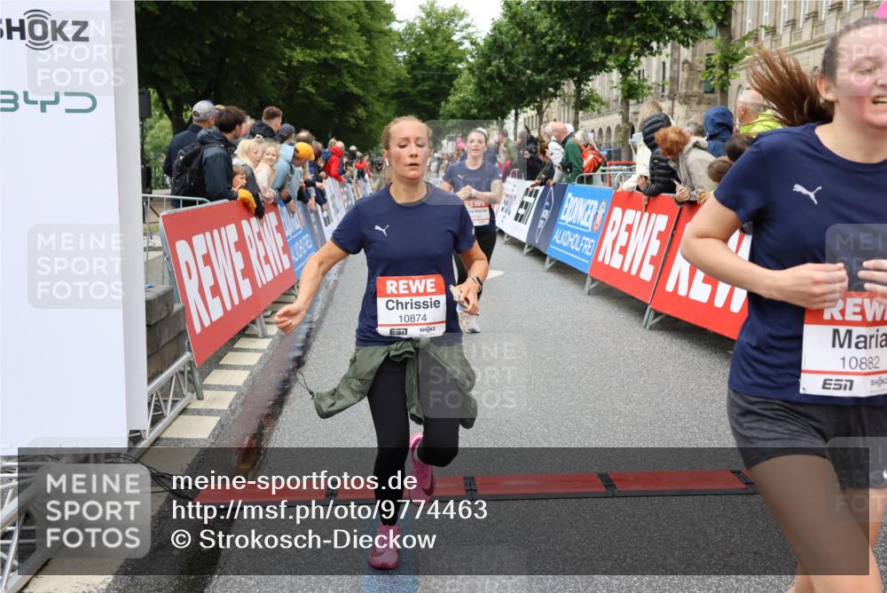 14.06.2026 - REWE Women's Run Strokosch-Dieckow http://msf.ph/oto/9774463 14.06.2026 09:55:57 Ziel 10285, 10546, 10623, 10745, 10796, 10874, 10882, 11409 meine-sportfotos.de