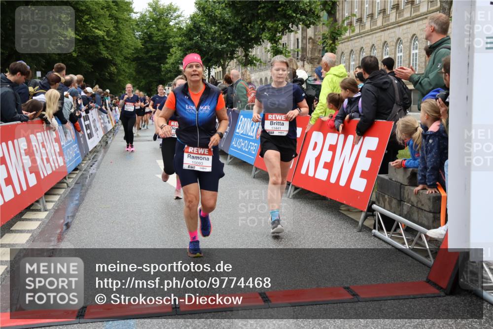 14.06.2026 - REWE Women's Run Strokosch-Dieckow http://msf.ph/oto/9774468 14.06.2026 09:59:58 Ziel 10093, 10391, 10556, 10616, 10850, 10881, 11138, 11353, 11371, 11406, 11441 meine-sportfotos.de