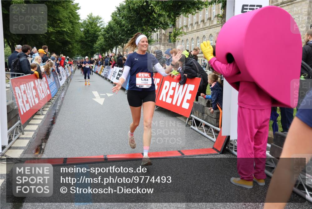 14.06.2026 - REWE Women's Run Strokosch-Dieckow http://msf.ph/oto/9774493 14.06.2026 09:56:00 Ziel 10116, 10285, 10546, 10745, 10796, 10874, 10882, 11409 meine-sportfotos.de