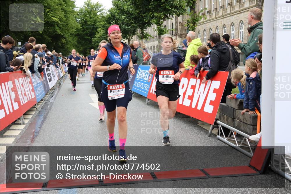 14.06.2026 - REWE Women's Run Strokosch-Dieckow http://msf.ph/oto/9774502 14.06.2026 09:59:58 Ziel 10093, 10391, 10556, 10616, 10850, 10881, 11138, 11353, 11371, 11406, 11441 meine-sportfotos.de