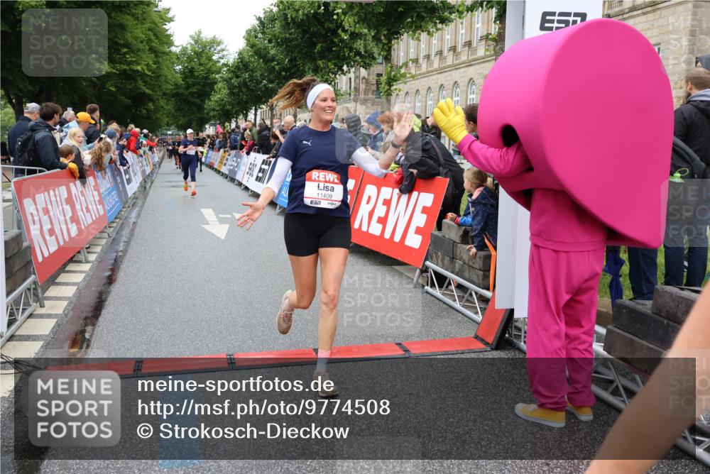 14.06.2026 - REWE Women's Run Strokosch-Dieckow http://msf.ph/oto/9774508 14.06.2026 09:56:00 Ziel 10116, 10285, 10546, 10745, 10796, 10874, 10882, 11409 meine-sportfotos.de