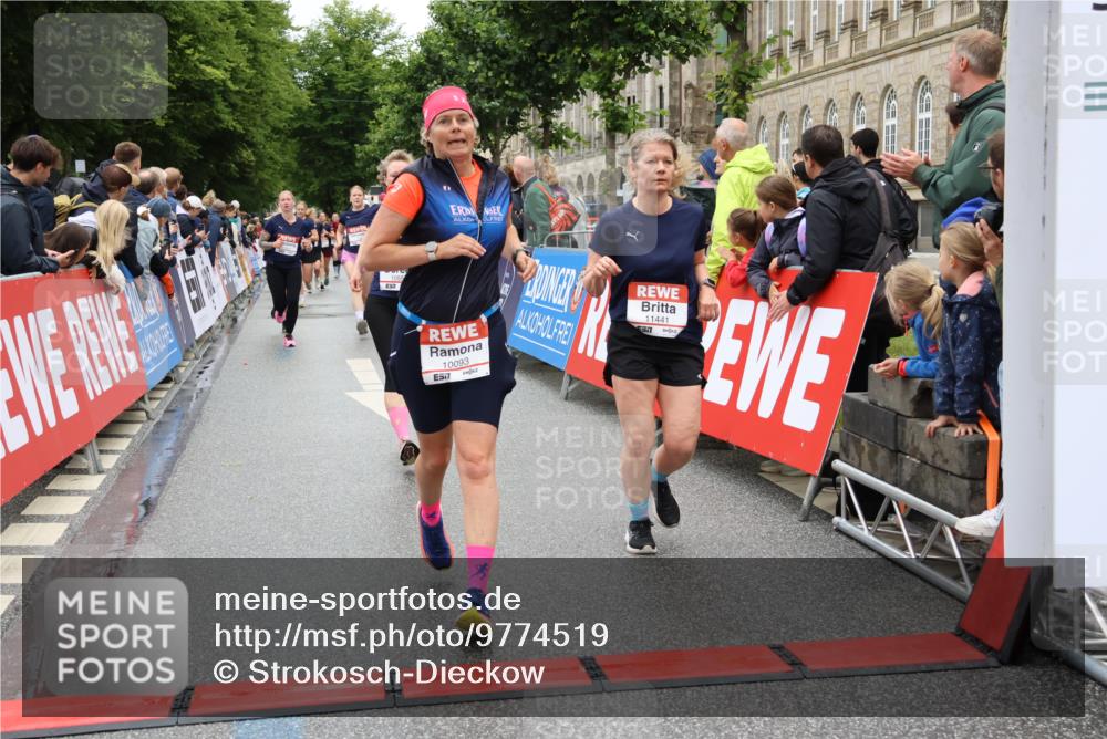 14.06.2026 - REWE Women's Run Strokosch-Dieckow http://msf.ph/oto/9774519 14.06.2026 09:59:58 Ziel 10093, 10391, 10556, 10616, 10850, 10881, 11138, 11353, 11371, 11406, 11441 meine-sportfotos.de