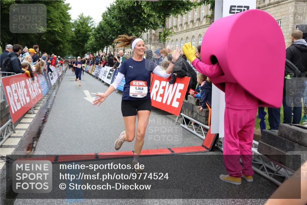 14.06.2026 - REWE Women's Run Strokosch-Dieckow http://msf.ph/oto/9774524 14.06.2026 09:56:00 Ziel 10116, 10285, 10546, 10745, 10796, 10874, 10882, 11409 meine-sportfotos.de