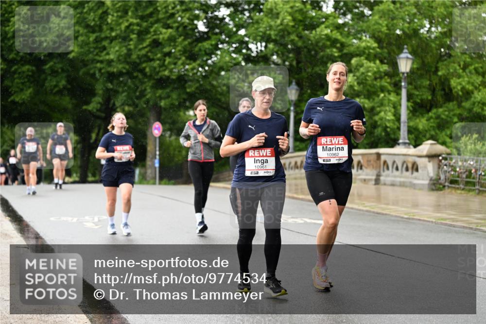 14.06.2026 - REWE Women's Run Dr. Thomas Lammeyer http://msf.ph/oto/9774534 14.06.2026 09:55:20 Laufen 10961, 7, 10962, 7 meine-sportfotos.de