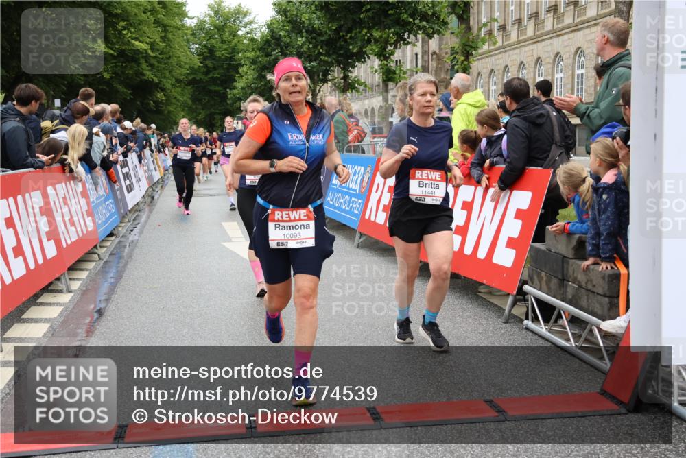 14.06.2026 - REWE Women's Run Strokosch-Dieckow http://msf.ph/oto/9774539 14.06.2026 09:59:58 Ziel 10093, 10391, 10556, 10616, 10850, 10881, 11138, 11353, 11371, 11406, 11441 meine-sportfotos.de