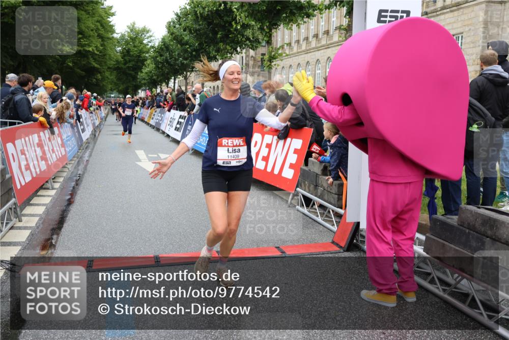 14.06.2026 - REWE Women's Run Strokosch-Dieckow http://msf.ph/oto/9774542 14.06.2026 09:56:00 Ziel 10116, 10285, 10546, 10745, 10796, 10874, 10882, 11409 meine-sportfotos.de