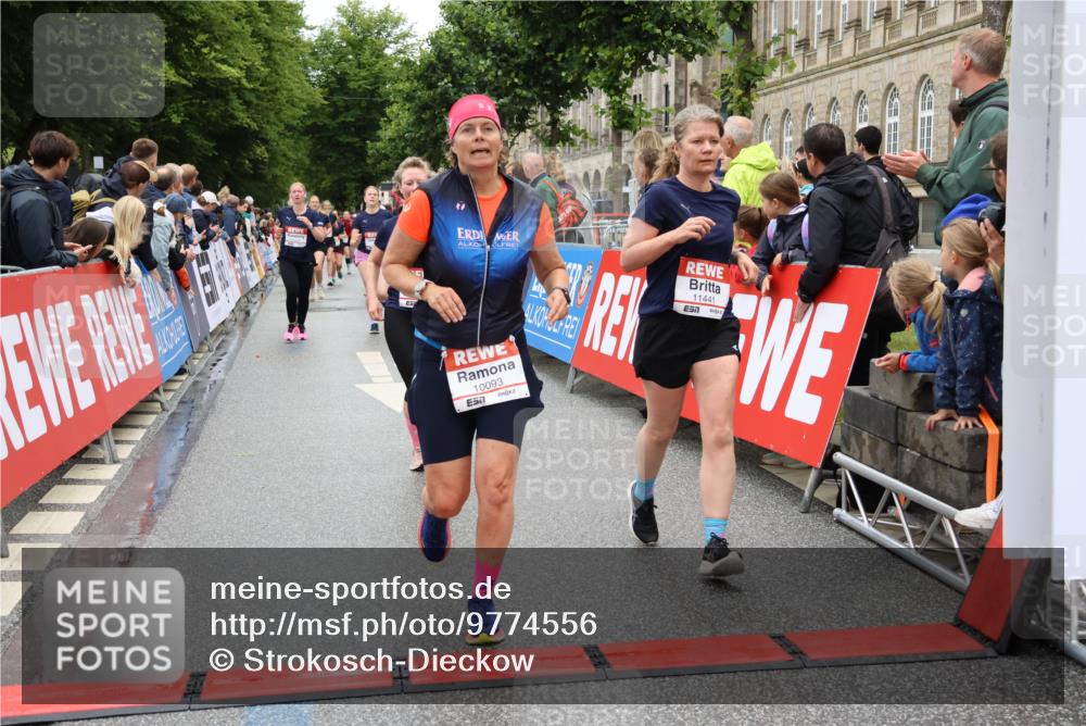 14.06.2026 - REWE Women's Run Strokosch-Dieckow http://msf.ph/oto/9774556 14.06.2026 09:59:58 Ziel 10093, 10391, 10556, 10616, 10850, 10881, 11138, 11353, 11371, 11406, 11441 meine-sportfotos.de