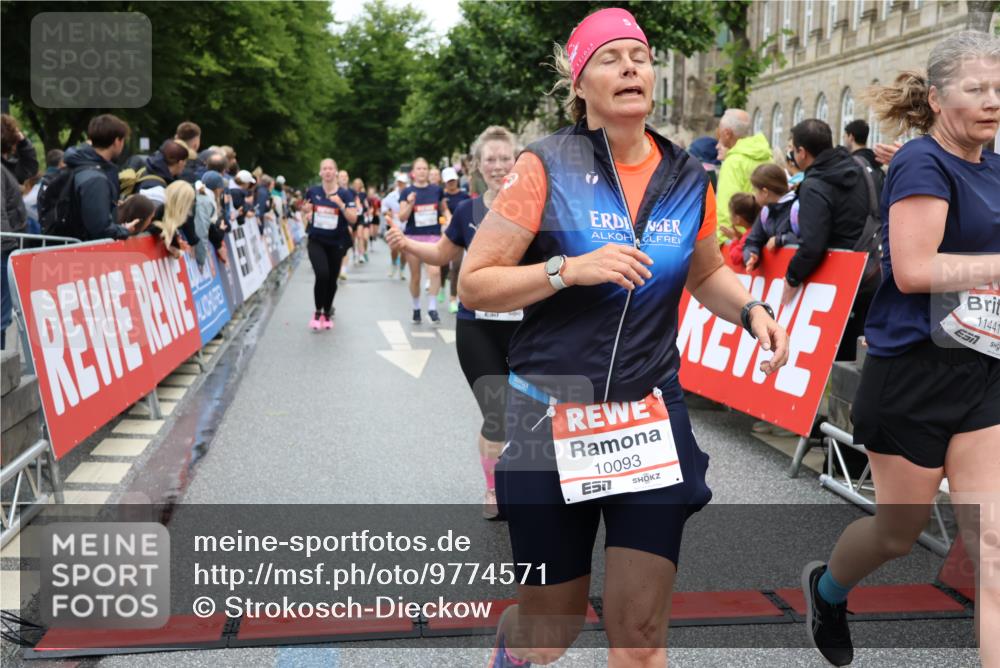 14.06.2026 - REWE Women's Run Strokosch-Dieckow http://msf.ph/oto/9774571 14.06.2026 09:59:59 Ziel 10082, 10093, 10391, 10556, 10616, 10777, 10850, 10881, 11138, 11353, 11371, 11406, 11441 meine-sportfotos.de
