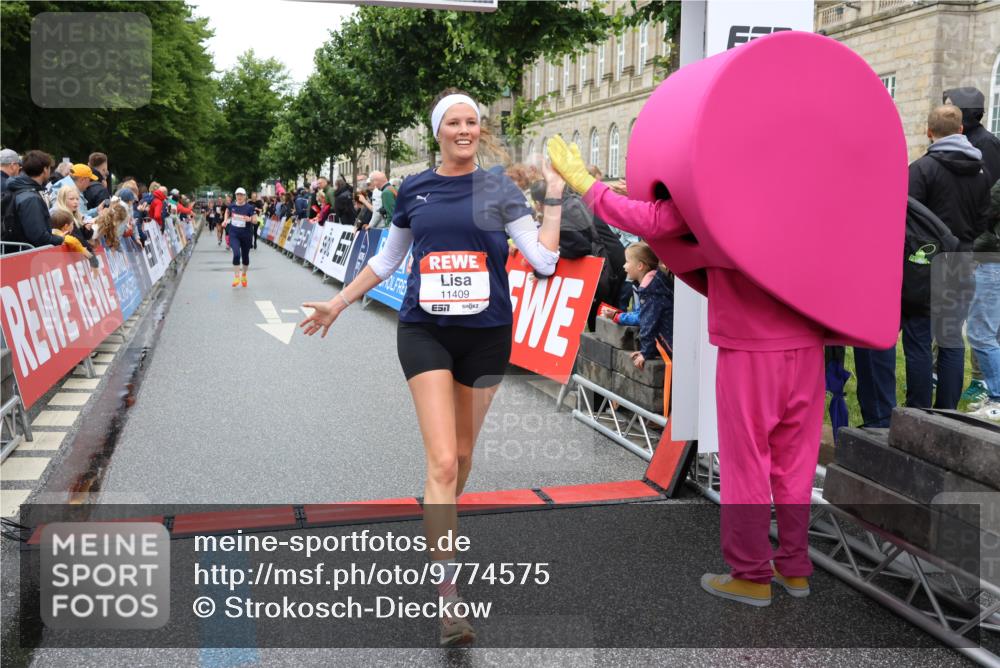 14.06.2026 - REWE Women's Run Strokosch-Dieckow http://msf.ph/oto/9774575 14.06.2026 09:56:00 Ziel 10116, 10285, 10546, 10745, 10796, 10874, 10882, 11409 meine-sportfotos.de