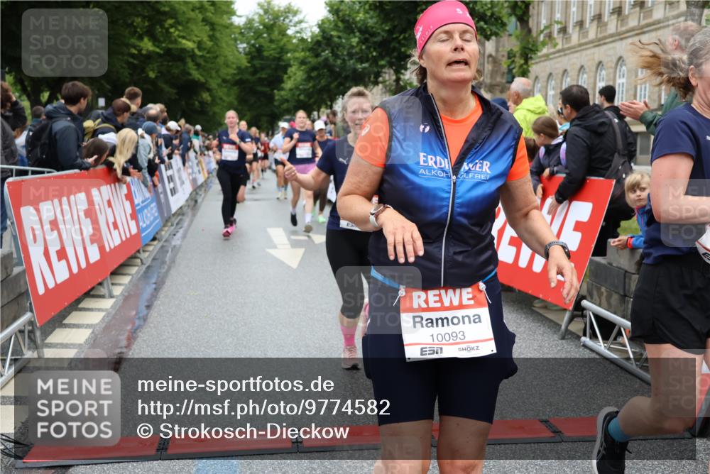 14.06.2026 - REWE Women's Run Strokosch-Dieckow http://msf.ph/oto/9774582 14.06.2026 09:59:59 Ziel 10082, 10093, 10391, 10556, 10616, 10777, 10850, 10881, 11138, 11353, 11371, 11406, 11441 meine-sportfotos.de