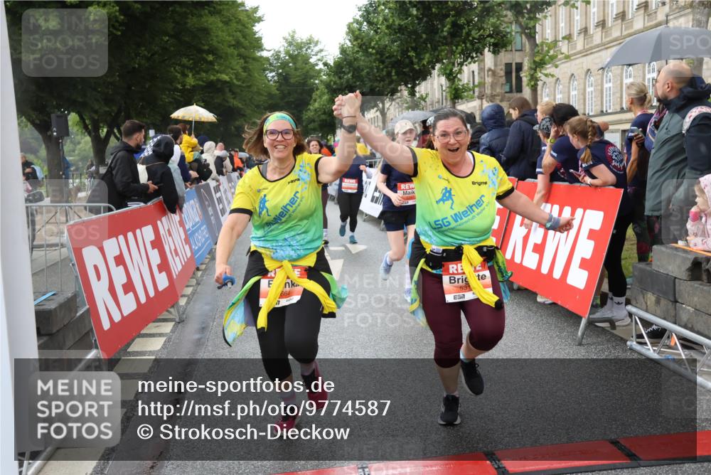 14.06.2026 - REWE Women's Run Strokosch-Dieckow http://msf.ph/oto/9774587 14.06.2026 11:08:06 Ziel 5065, 5128, 5129, 5131, 5313, 5327, 5397, 5423, 5664, 5752 meine-sportfotos.de