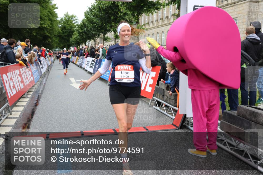 14.06.2026 - REWE Women's Run Strokosch-Dieckow http://msf.ph/oto/9774591 14.06.2026 09:56:00 Ziel 10116, 10285, 10546, 10745, 10796, 10874, 10882, 11409 meine-sportfotos.de