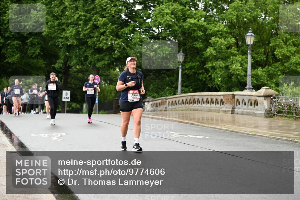 14.06.2026 - REWE Women's Run Dr. Thomas Lammeyer http://msf.ph/oto/9774606 14.06.2026 09:55:31 Laufen 3, 57, 10829 meine-sportfotos.de