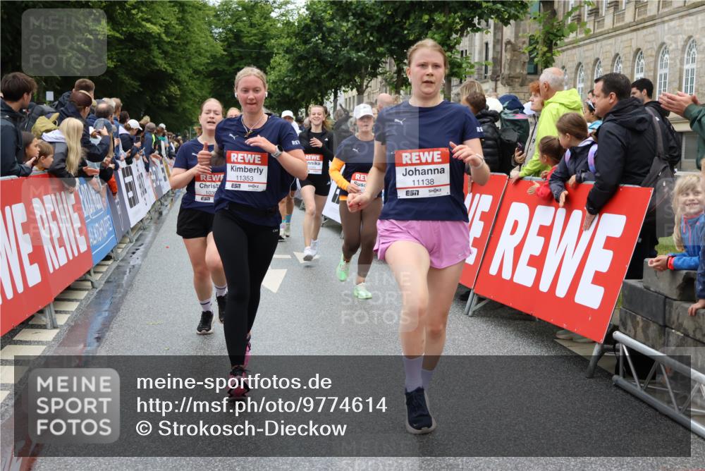 14.06.2026 - REWE Women's Run Strokosch-Dieckow http://msf.ph/oto/9774614 14.06.2026 10:00:01 Ziel 10082, 10083, 10093, 10391, 10556, 10565, 10616, 10777, 10881, 11138, 11353, 11371, 11441, 11446 meine-sportfotos.de