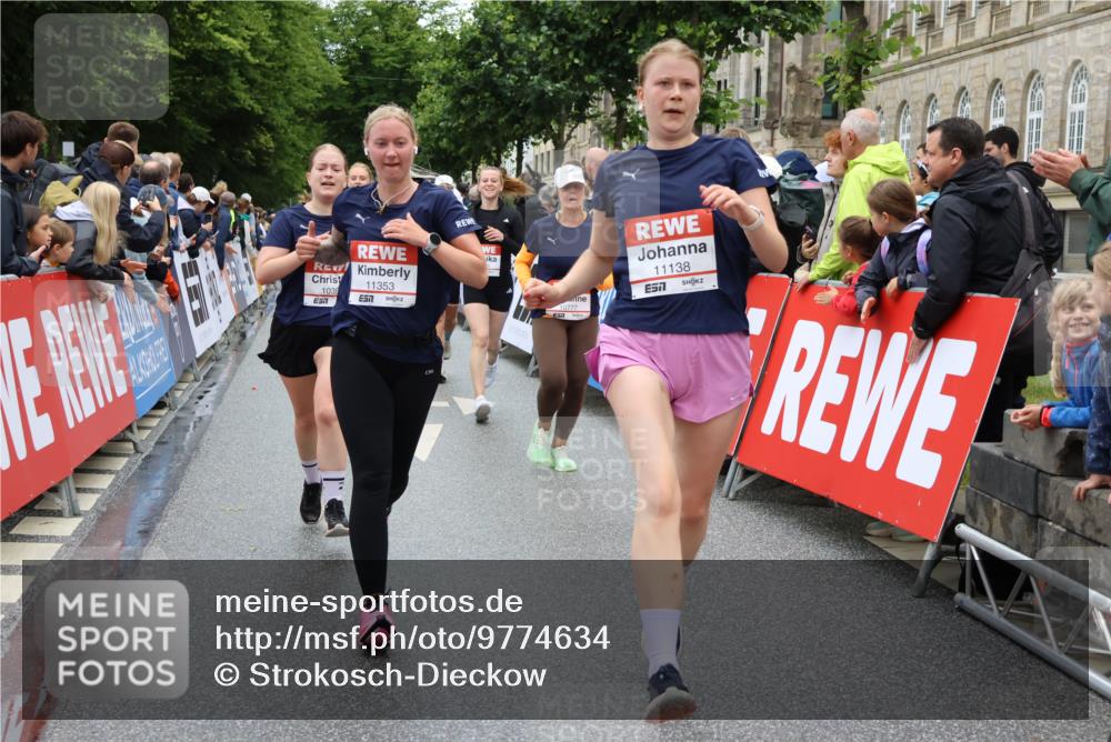 14.06.2026 - REWE Women's Run Strokosch-Dieckow http://msf.ph/oto/9774634 14.06.2026 10:00:01 Ziel 10082, 10083, 10093, 10391, 10556, 10565, 10616, 10777, 10881, 11138, 11353, 11371, 11441, 11446 meine-sportfotos.de