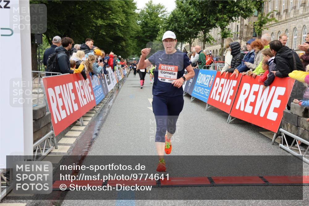 14.06.2026 - REWE Women's Run Strokosch-Dieckow http://msf.ph/oto/9774641 14.06.2026 09:56:04 Ziel 10089, 10116, 10561, 10745, 10796, 10874, 10882, 11409 meine-sportfotos.de