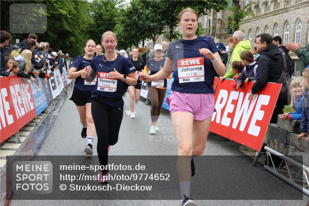 14.06.2026 - REWE Women's Run Strokosch-Dieckow http://msf.ph/oto/9774652 14.06.2026 10:00:01 Ziel 10082, 10083, 10093, 10391, 10556, 10565, 10616, 10777, 10881, 11138, 11353, 11371, 11441, 11446 meine-sportfotos.de
