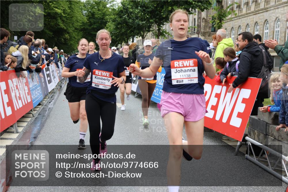 14.06.2026 - REWE Women's Run Strokosch-Dieckow http://msf.ph/oto/9774666 14.06.2026 10:00:01 Ziel 10082, 10083, 10093, 10391, 10556, 10565, 10616, 10777, 10881, 11138, 11353, 11371, 11441, 11446 meine-sportfotos.de