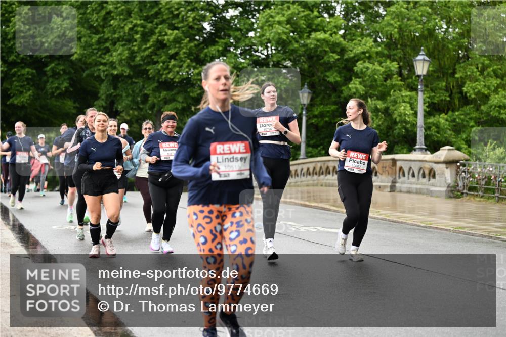 14.06.2026 - REWE Women's Run Dr. Thomas Lammeyer http://msf.ph/oto/9774669 14.06.2026 09:55:42 Laufen 10877, 1051, 10797, 57, 10807 meine-sportfotos.de