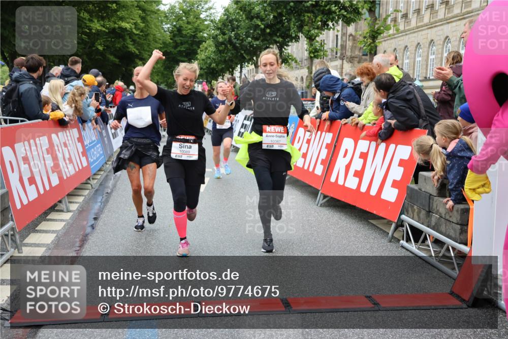 14.06.2026 - REWE Women's Run Strokosch-Dieckow http://msf.ph/oto/9774675 14.06.2026 09:56:08 Ziel 10089, 10116, 10387, 10561, 11313, 11409 meine-sportfotos.de