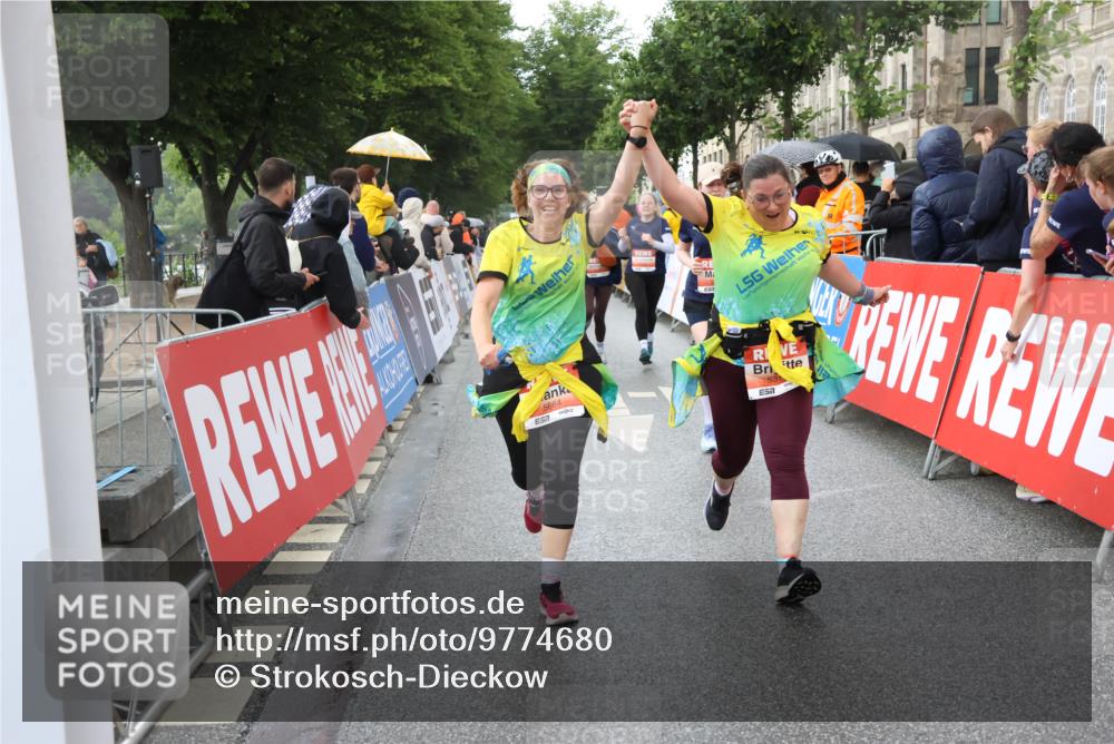 14.06.2026 - REWE Women's Run Strokosch-Dieckow http://msf.ph/oto/9774680 14.06.2026 11:08:05 Ziel 5065, 5128, 5129, 5131, 5313, 5327, 5397, 5423, 5664, 5752 meine-sportfotos.de