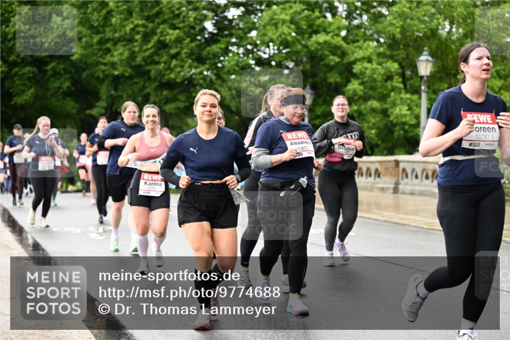 14.06.2026 - REWE Women's Run Dr. Thomas Lammeyer http://msf.ph/oto/9774688 14.06.2026 09:55:44 Laufen 11381, 57, 10877, 10797 meine-sportfotos.de