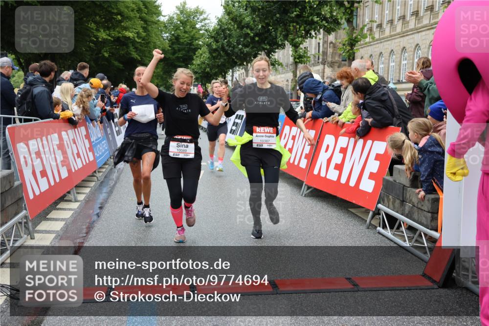 14.06.2026 - REWE Women's Run Strokosch-Dieckow http://msf.ph/oto/9774694 14.06.2026 09:56:08 Ziel 10089, 10116, 10387, 10561, 11313, 11409 meine-sportfotos.de