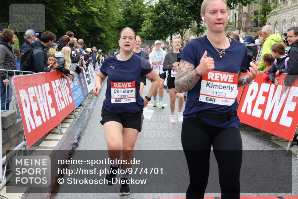 14.06.2026 - REWE Women's Run Strokosch-Dieckow http://msf.ph/oto/9774701 14.06.2026 10:00:02 Ziel 10055, 10058, 10082, 10083, 10093, 10391, 10556, 10565, 10616, 10777, 10881, 11138, 11353, 11371, 11441, 11446 meine-sportfotos.de