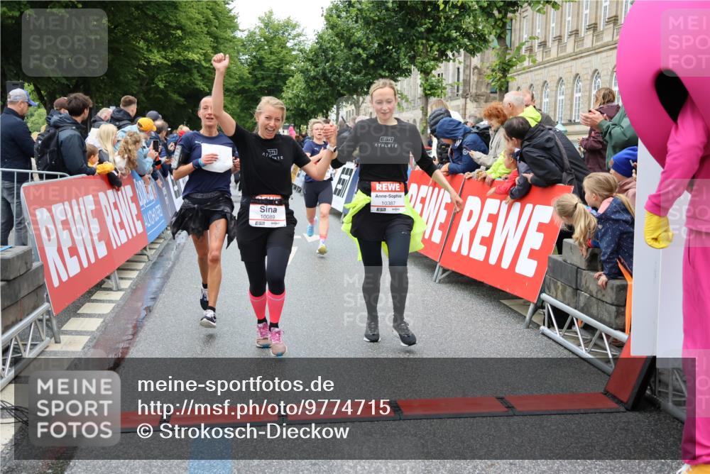 14.06.2026 - REWE Women's Run Strokosch-Dieckow http://msf.ph/oto/9774715 14.06.2026 09:56:08 Ziel 10089, 10116, 10387, 10561, 11313, 11409 meine-sportfotos.de
