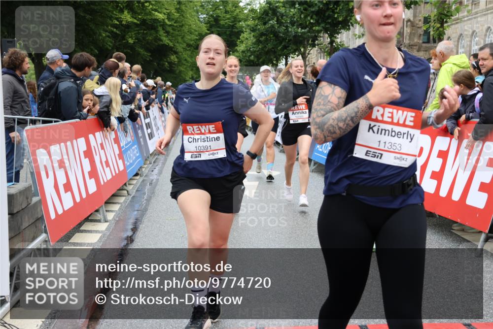 14.06.2026 - REWE Women's Run Strokosch-Dieckow http://msf.ph/oto/9774720 14.06.2026 10:00:02 Ziel 10055, 10058, 10082, 10083, 10093, 10391, 10556, 10565, 10616, 10777, 10881, 11138, 11353, 11371, 11441, 11446 meine-sportfotos.de