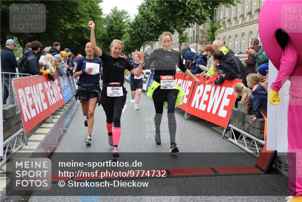 14.06.2026 - REWE Women's Run Strokosch-Dieckow http://msf.ph/oto/9774732 14.06.2026 09:56:08 Ziel 10089, 10116, 10387, 10561, 11313, 11409 meine-sportfotos.de