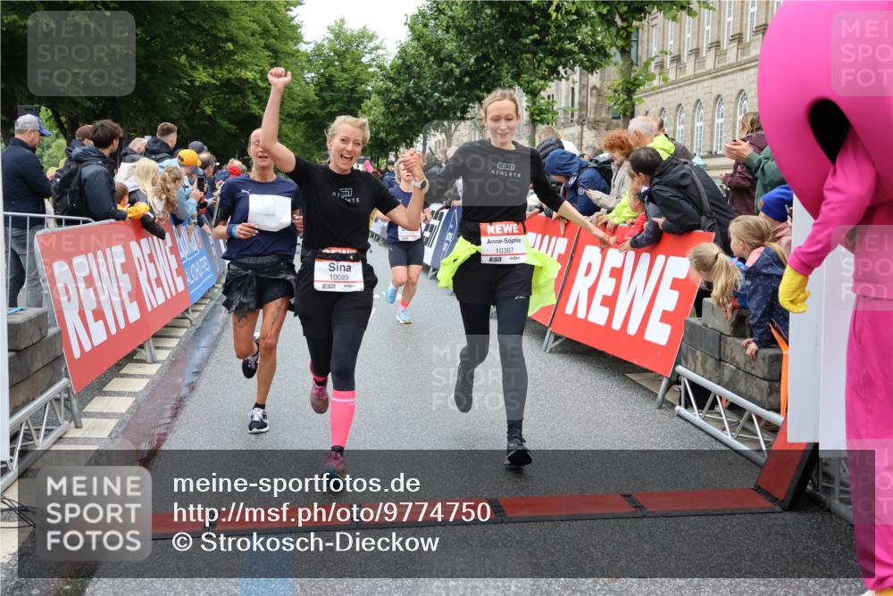 14.06.2026 - REWE Women's Run Strokosch-Dieckow http://msf.ph/oto/9774750 14.06.2026 09:56:08 Ziel 10089, 10116, 10387, 10561, 11313, 11409 meine-sportfotos.de