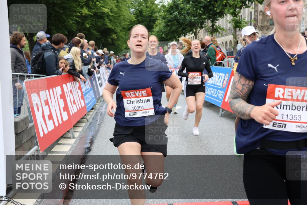 14.06.2026 - REWE Women's Run Strokosch-Dieckow http://msf.ph/oto/9774762 14.06.2026 10:00:03 Ziel 10055, 10058, 10082, 10083, 10093, 10391, 10556, 10565, 10616, 10732, 10776, 10777, 10881, 11138, 11353, 11371, 11441, 11446 meine-sportfotos.de