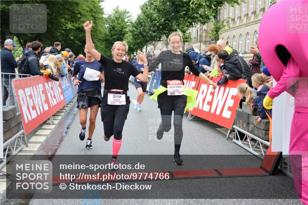 14.06.2026 - REWE Women's Run Strokosch-Dieckow http://msf.ph/oto/9774766 14.06.2026 09:56:08 Ziel 10089, 10116, 10387, 10561, 11313, 11409 meine-sportfotos.de