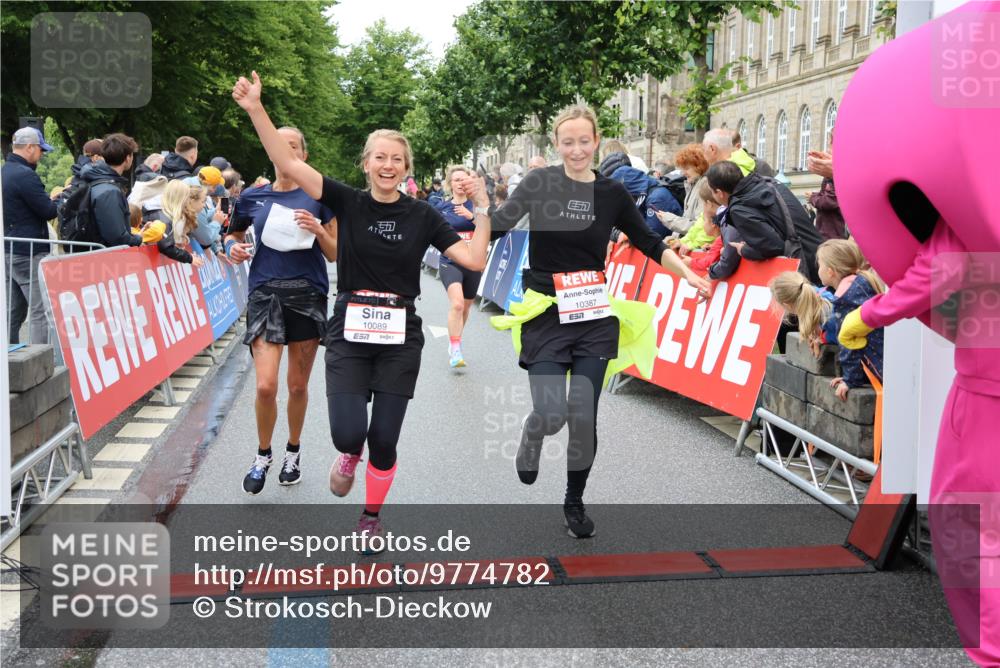 14.06.2026 - REWE Women's Run Strokosch-Dieckow http://msf.ph/oto/9774782 14.06.2026 09:56:08 Ziel 10089, 10116, 10387, 10561, 11313, 11409 meine-sportfotos.de