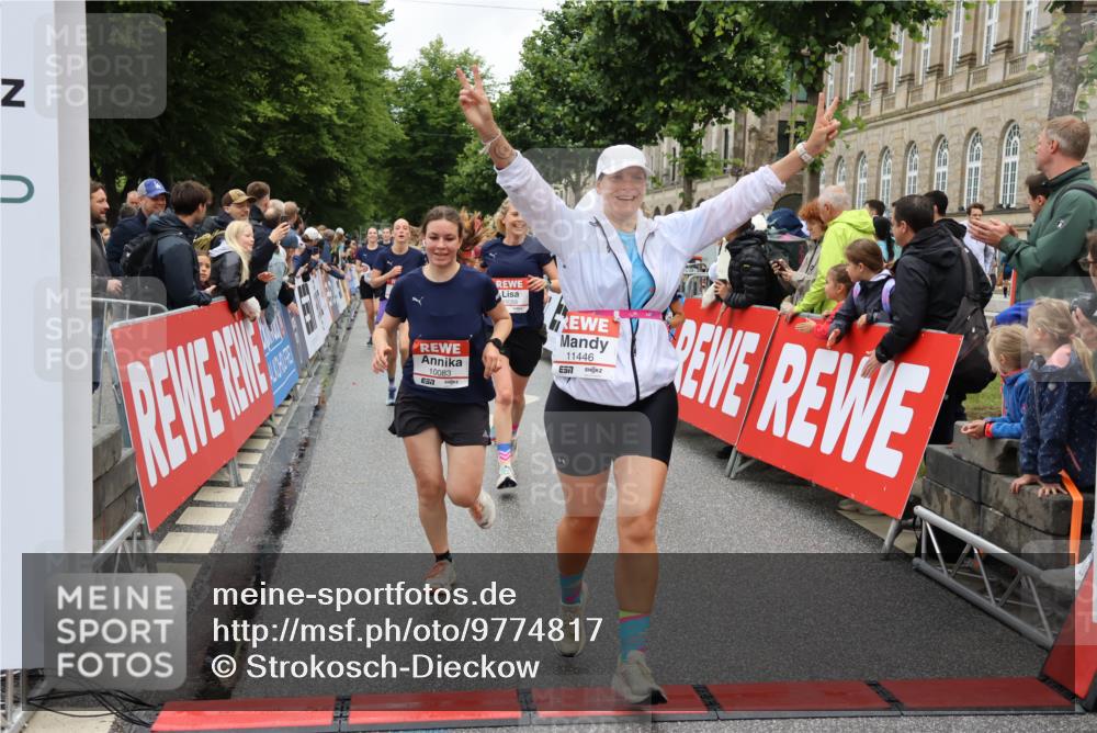 14.06.2026 - REWE Women's Run Strokosch-Dieckow http://msf.ph/oto/9774817 14.06.2026 10:00:05 Ziel 10055, 10058, 10082, 10083, 10093, 10302, 10391, 10556, 10565, 10732, 10776, 10777, 11138, 11353, 11385, 11441, 11446 meine-sportfotos.de