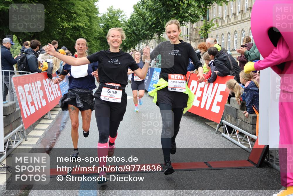 14.06.2026 - REWE Women's Run Strokosch-Dieckow http://msf.ph/oto/9774836 14.06.2026 09:56:09 Ziel 10089, 10116, 10387, 10451, 10561, 11313 meine-sportfotos.de